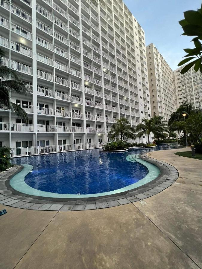 Yam Staycation Shore Residences Манила Екстериор снимка