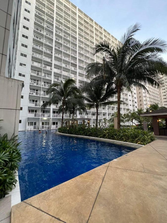 Yam Staycation Shore Residences Манила Екстериор снимка
