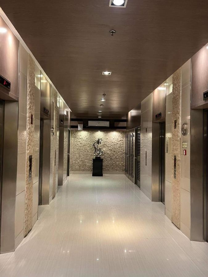 Yam Staycation Shore Residences Манила Екстериор снимка