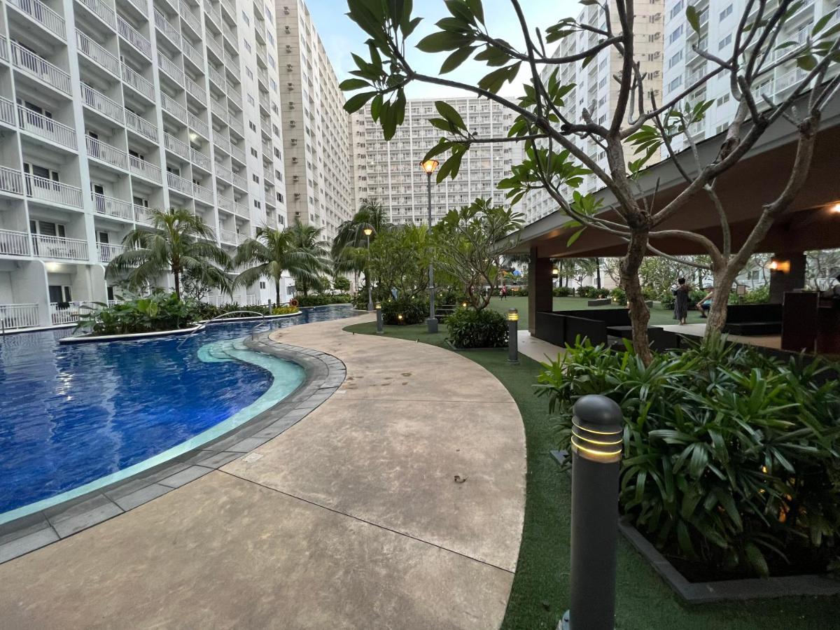 Yam Staycation Shore Residences Манила Екстериор снимка