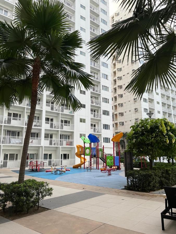 Yam Staycation Shore Residences Манила Екстериор снимка